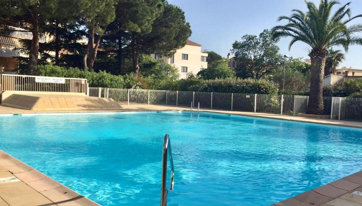 Merazur Fréjus Esterno foto